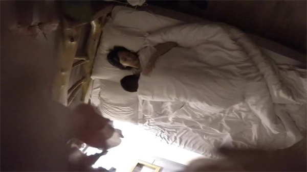 不良酒店盗录可爱鲜嫩学妹与大屌男友开房爱爱.