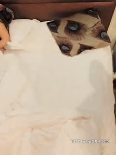 3男2女多人酒店群P激情啪啪,扣操撸硬猛操椅子上骑坐抽插,胖子小屌男太小被嘲笑