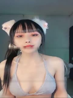 火爆尤物蘸点蜜桃酱骚进骨子里半裸吃假鸡巴