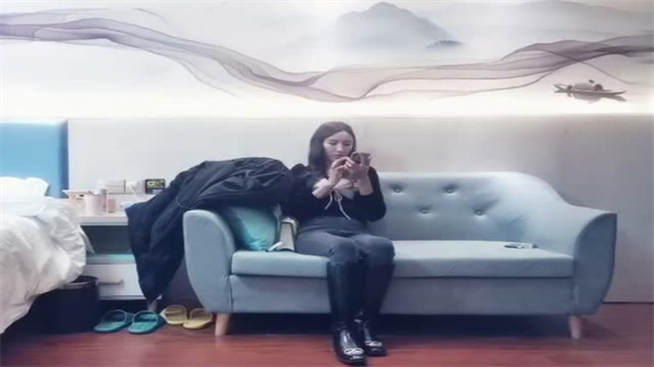 文轩探花极品尤物网红女神扭腰摆臀诱惑一双大长腿